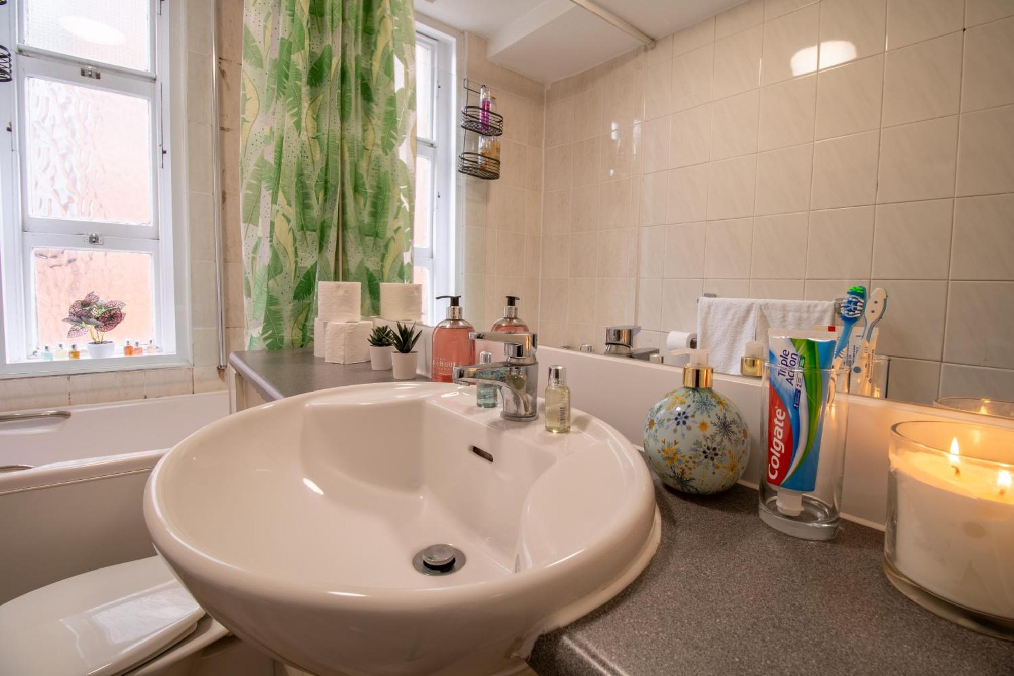 Cosy 2-Bedroom Apartment In Mayfair 8Cb - 4Th Floor No Elevator Λονδίνο Εξωτερικό φωτογραφία