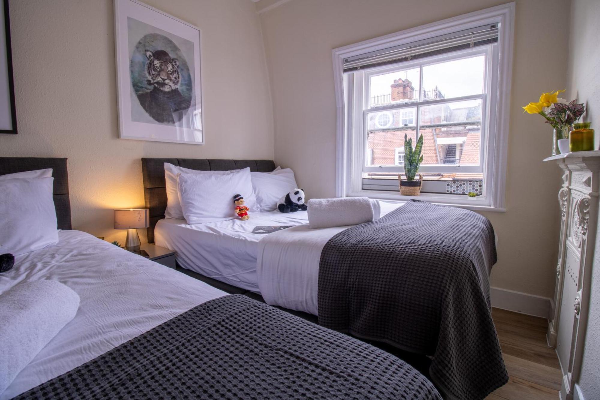Cosy 2-Bedroom Apartment In Mayfair 8Cb - 4Th Floor No Elevator Λονδίνο Εξωτερικό φωτογραφία