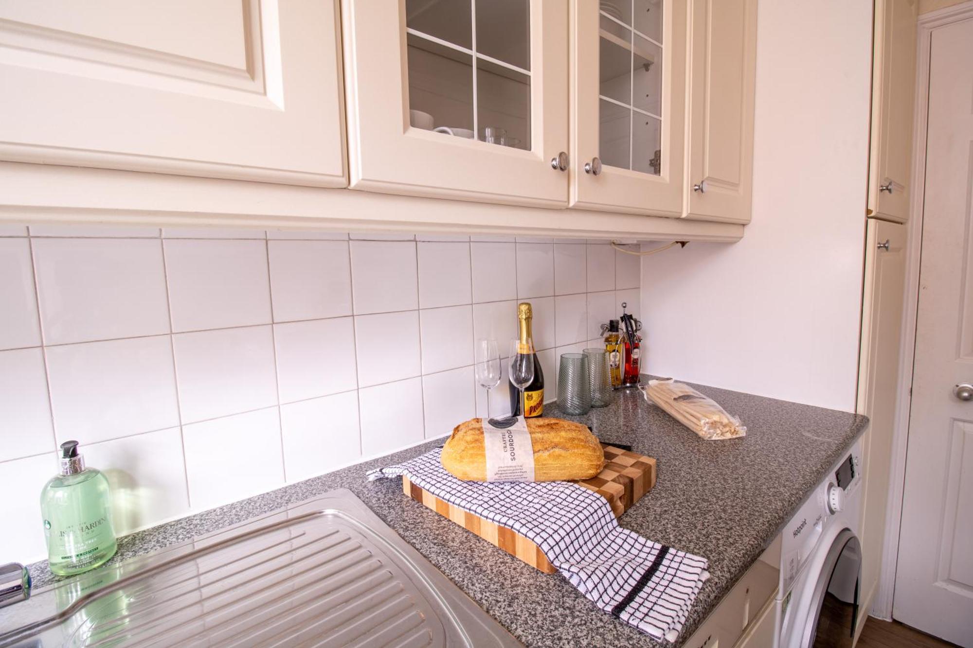 Cosy 2-Bedroom Apartment In Mayfair 8Cb - 4Th Floor No Elevator Λονδίνο Εξωτερικό φωτογραφία